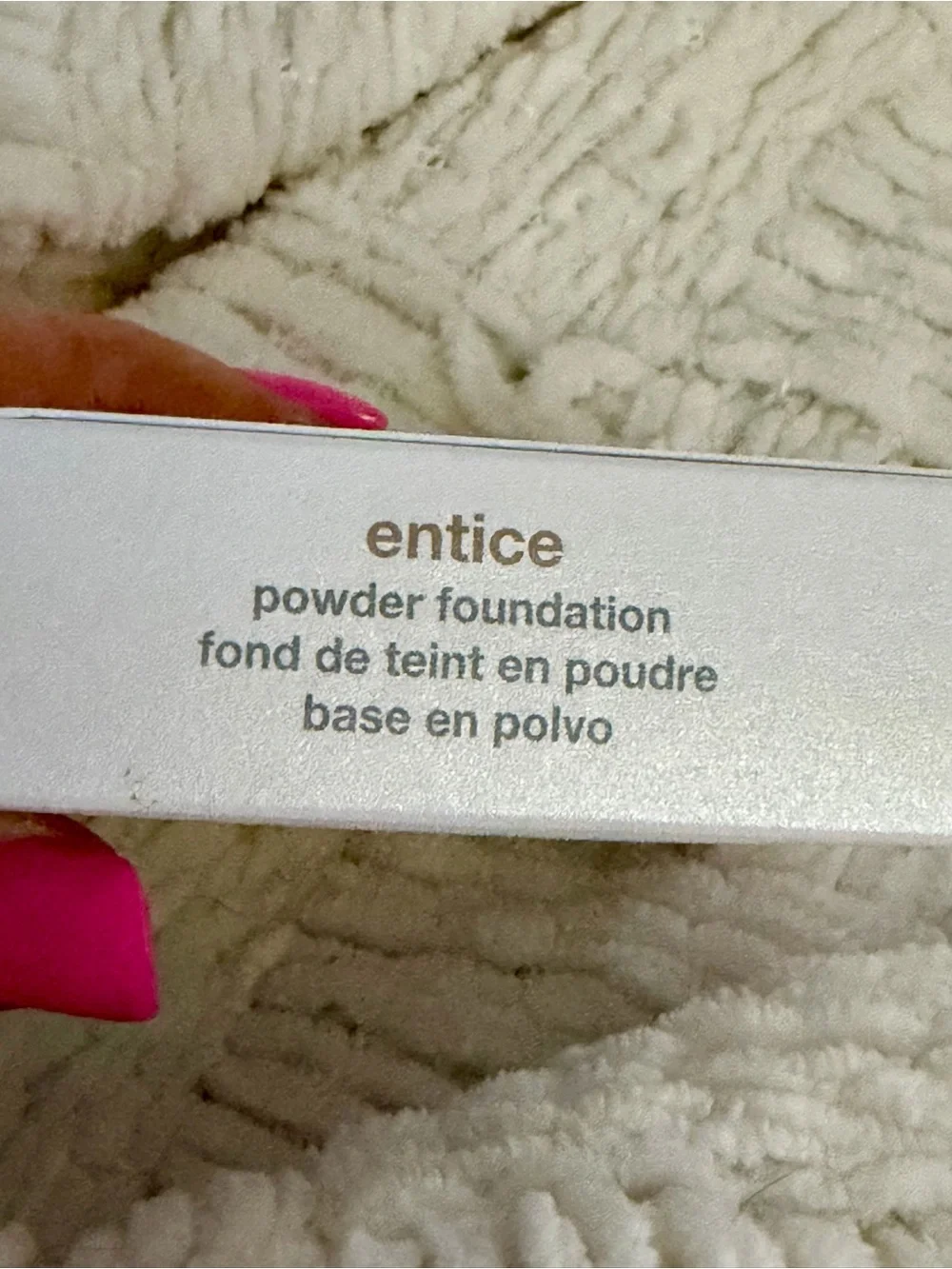 TIGI Powder Foundation - Entice (Beige)